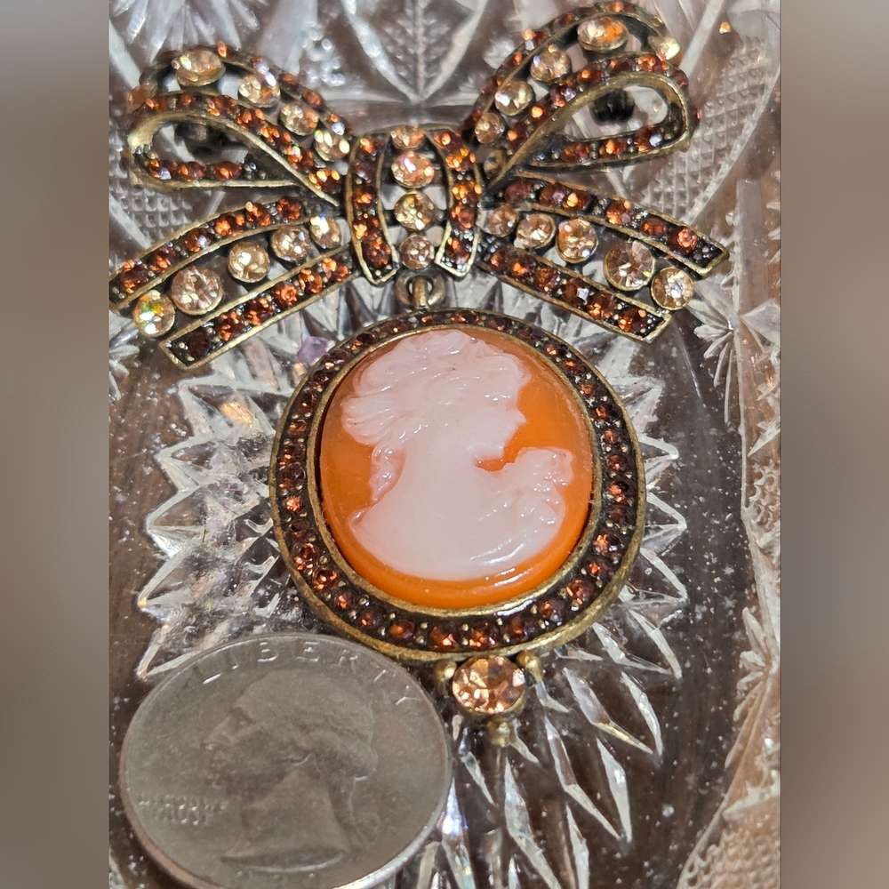 Cameo Brooch with Rhinestone Bow - Picture 8 of 8